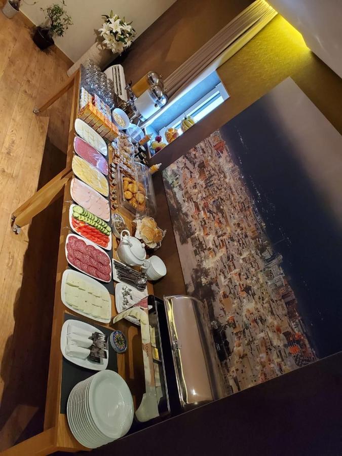 Richmond Hotel Korce Buitenkant foto