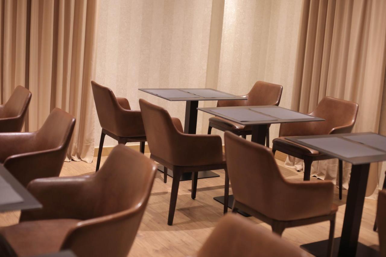 Richmond Hotel Korce Buitenkant foto