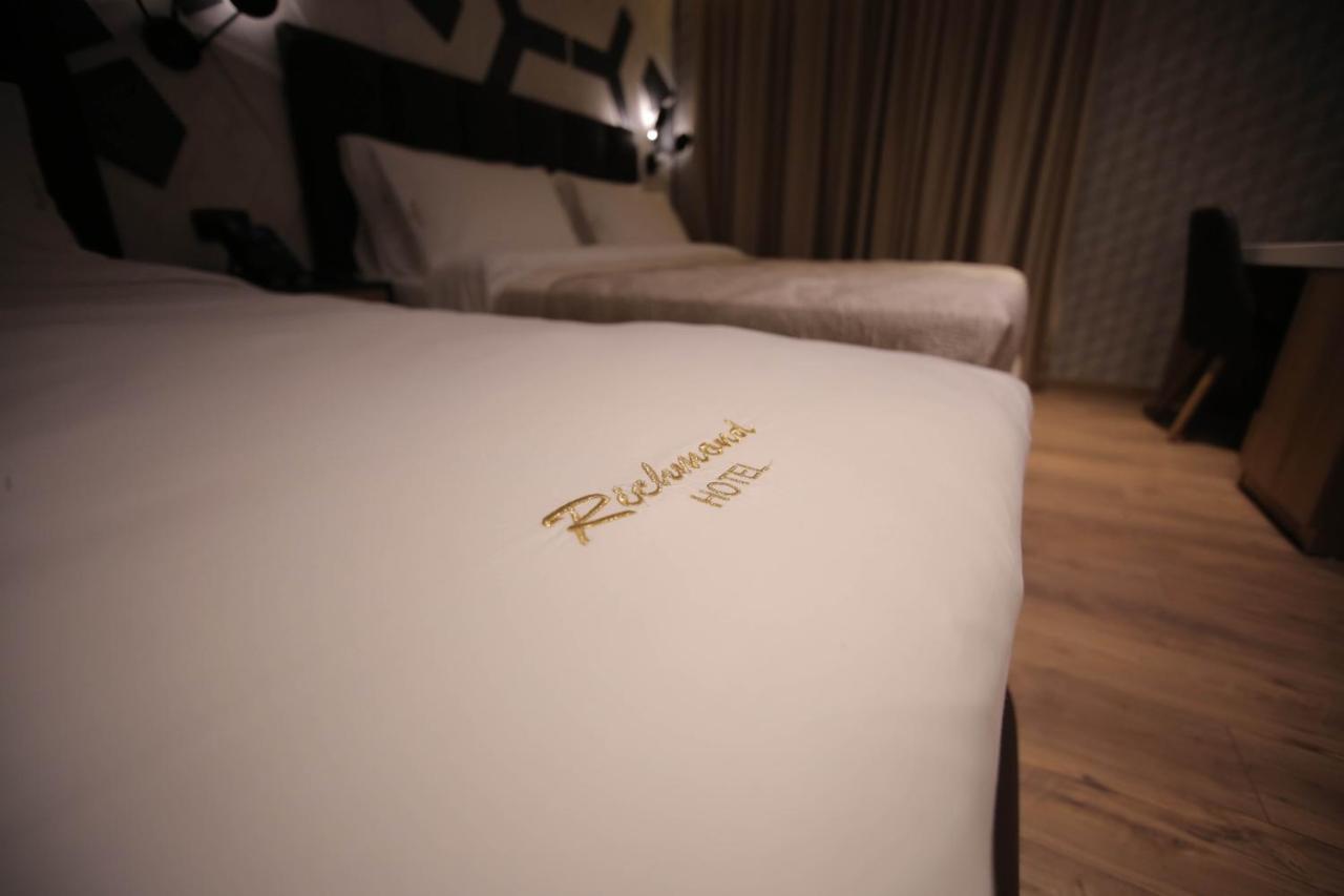 Richmond Hotel Korce Buitenkant foto