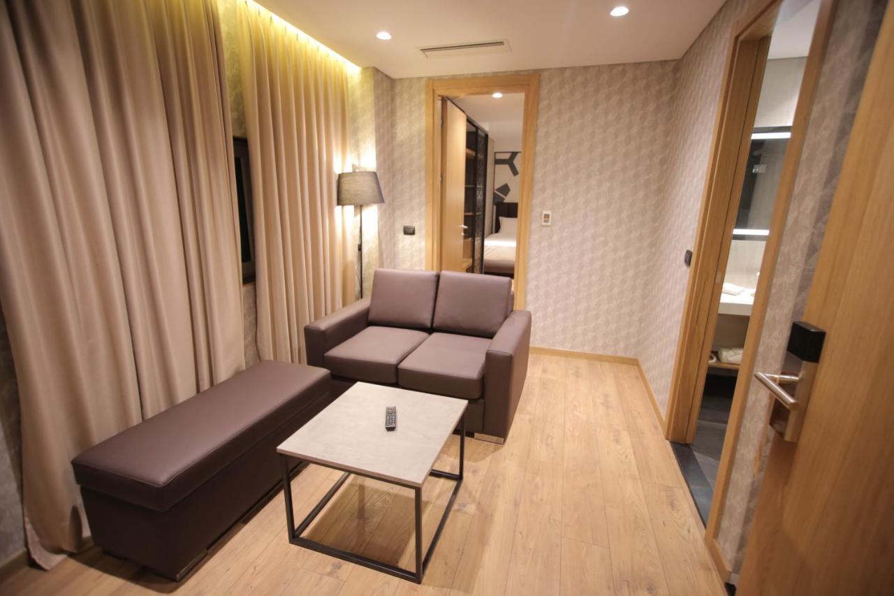 Richmond Hotel Korce Buitenkant foto
