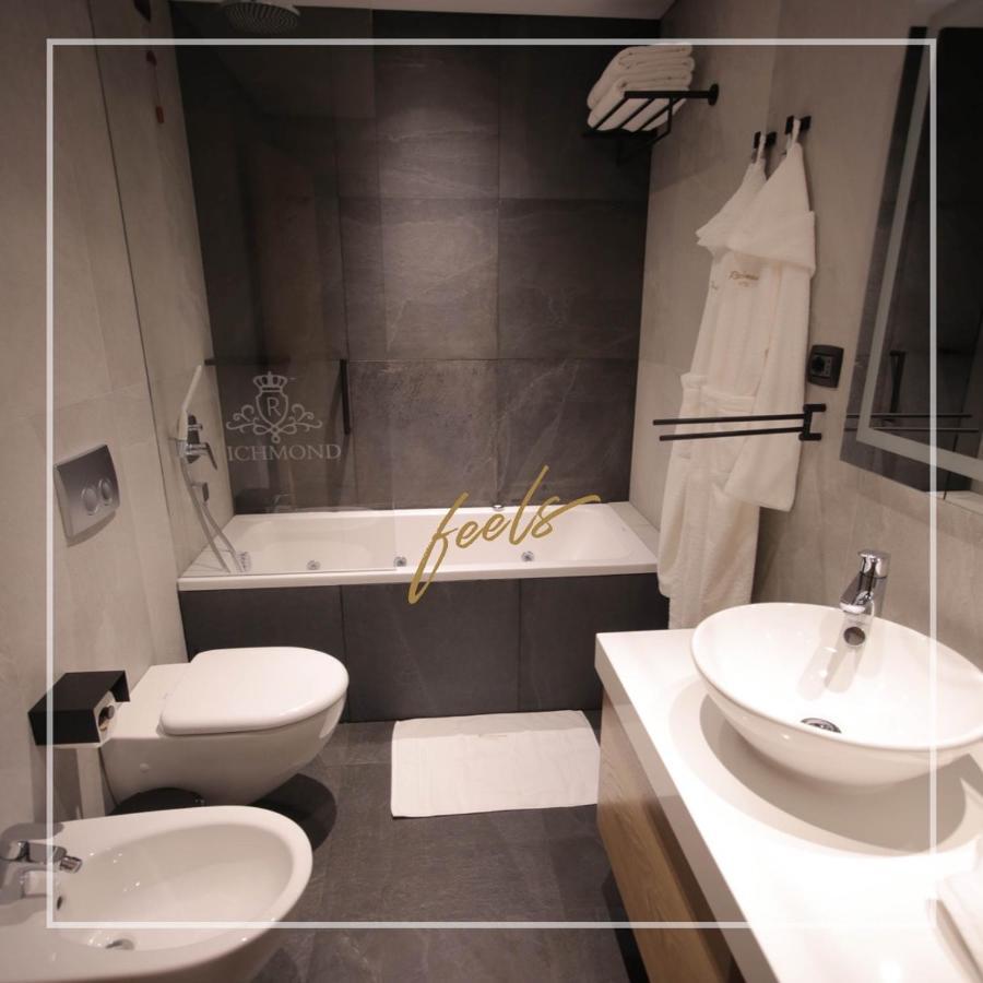 Richmond Hotel Korce Buitenkant foto